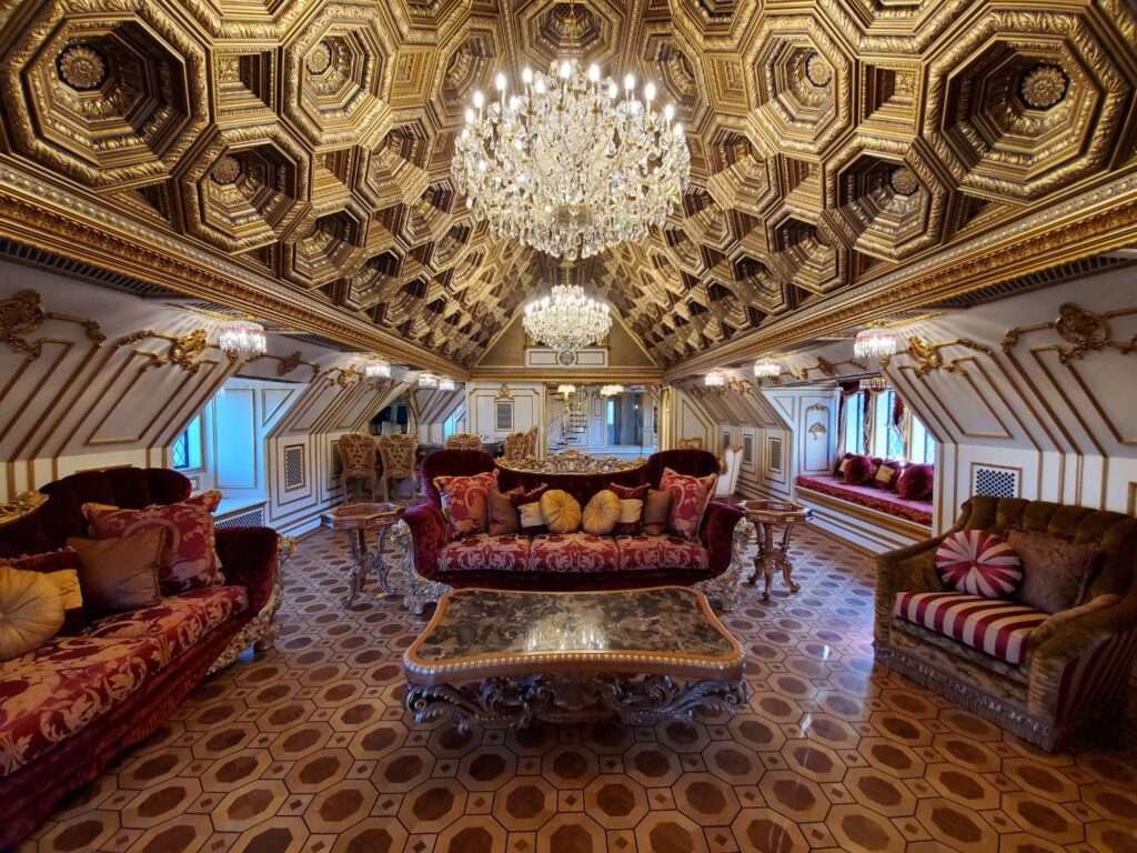 Wood detailing in great room by Andrea D'Alessio