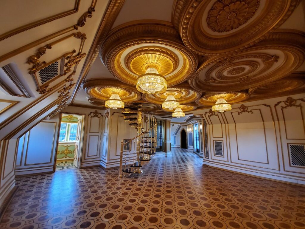 Layered lighting in great room by Andrea D'Alessio