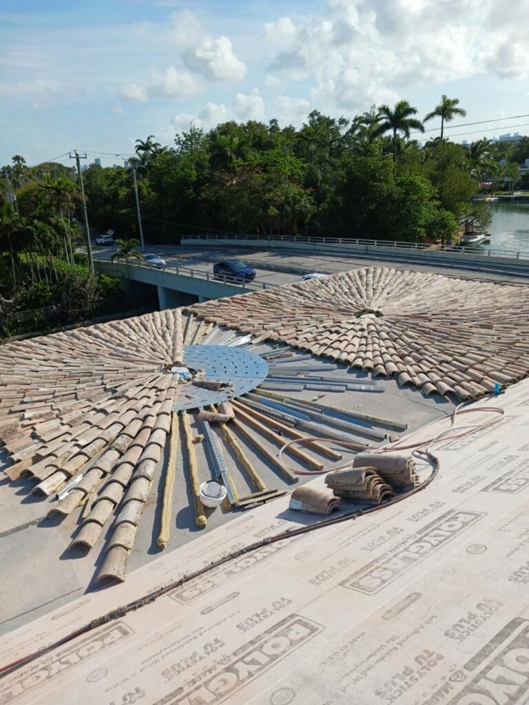 Flat roof top view of modern home by Andrea D'Alessio